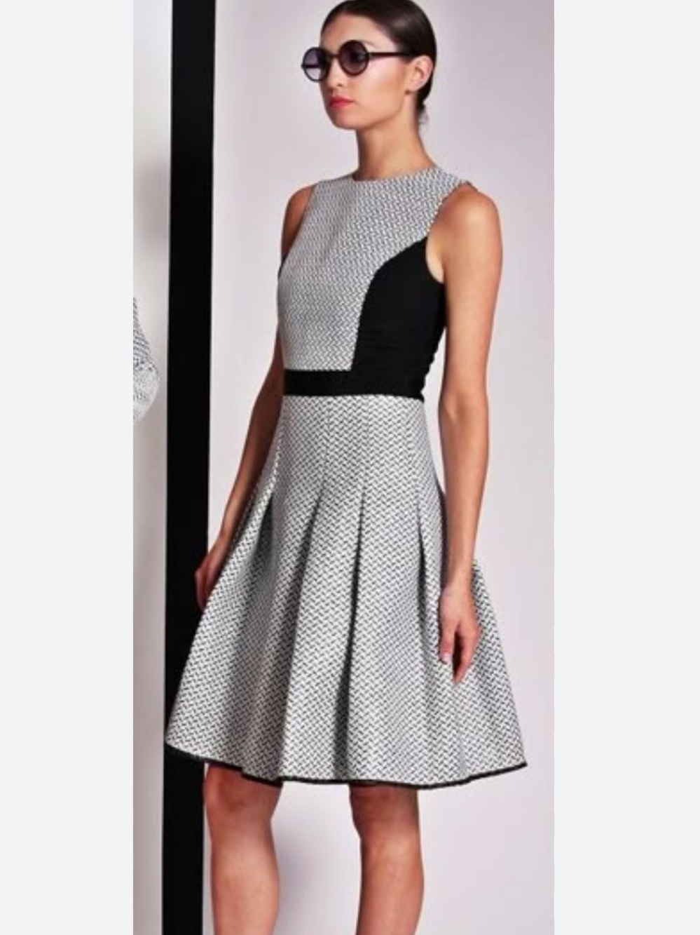 Textured Black & White Sleeveless Fit-and-Flare Dress size 8